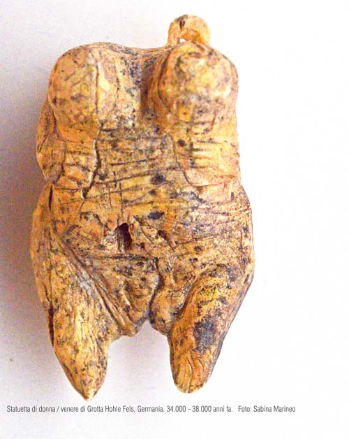 statuetta di donna, Venere di Hohle Fels, Germania, 38.000 - 34.000 anni fa foto - sabina marineo