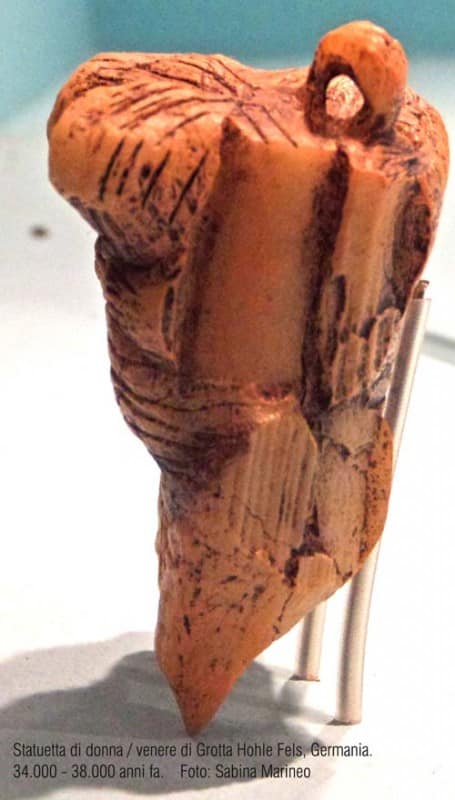 statuetta di donna, Venere di Hohle Fels, Germania, 38.000 - 34.000 anni fa foto - sabina marineo