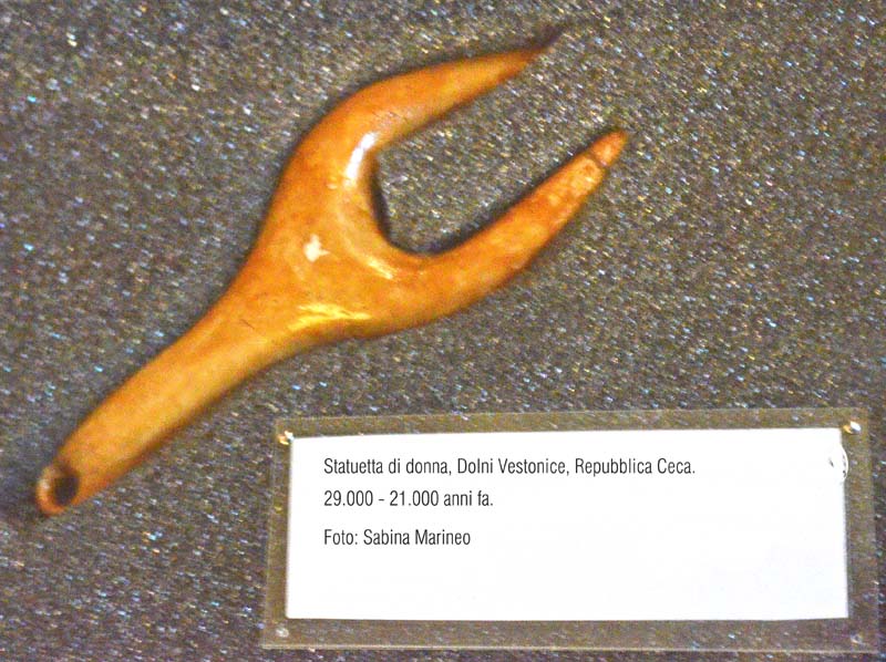 statuetta di donna, Dolni Vestonice, Repubblica Ceca. 29.000 - 21.000 anni fa. foto - sabina marineo
