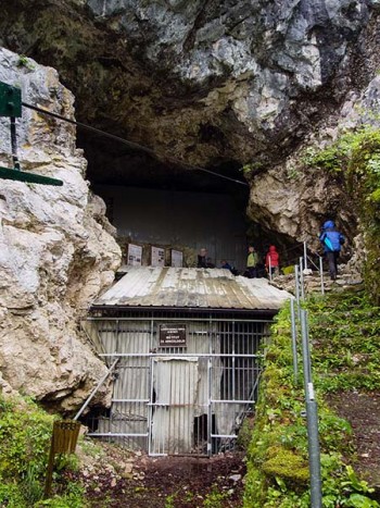 Grotta di Neanderthal di Divje Babe in cui è stato trovato il flauto più antico del mondo - foto Thilo Parg CC-BY-SA 3.0
