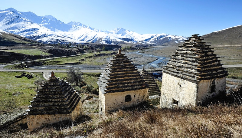 Dargavs. La città dei morti degli Osseti. Foto: Alex Svirkin CC BY-SA 3.0